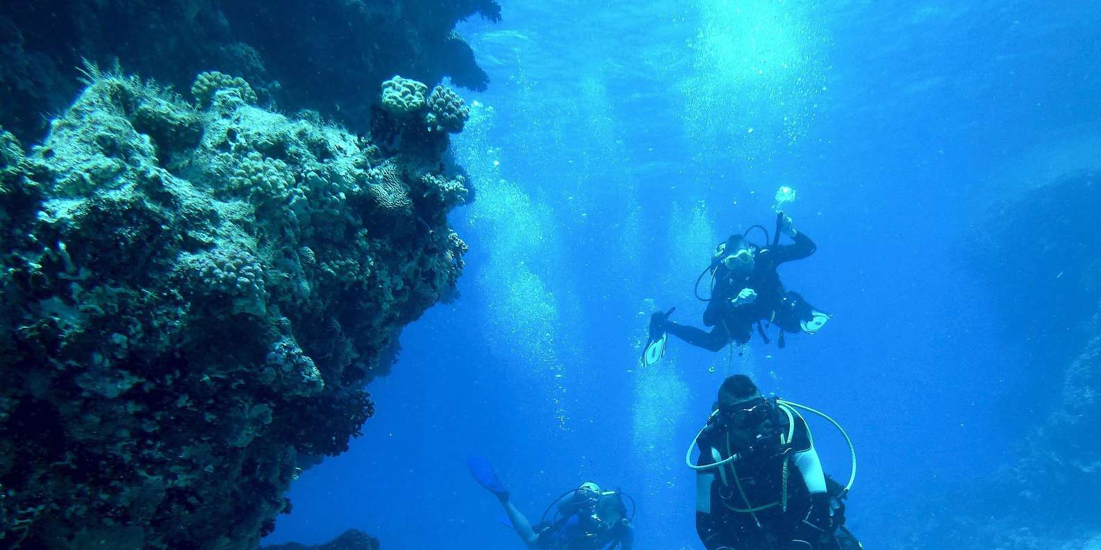 Scuba diving for beginners in crystal clear sea of Halkidiki